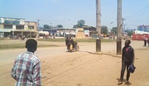 Beni : Le Chef de la chefferie de Bashu suspend l'exploitation artisanale en Solo Un groupe des jeunes se réclamant des verandistes se sont attaqués à une jeep militaire, en commune de Mulekera, au Quartier Kalinda, c'est en cellule Ntoni