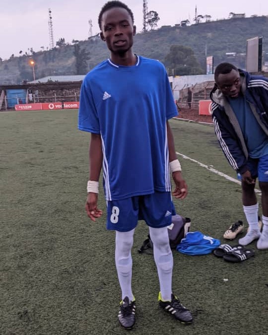 Décès d'un joueur de Likonji, le jeune footballeur Kahezi Moussona Jean Victime d'une roquette tombée au stade de l'unité 