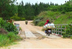Ituri : Un homme tue sa femme et organise seul les funérailles dans son champ à Teturi Image de la grand route, à la sortie nord de la chefferie de Babila Teturi