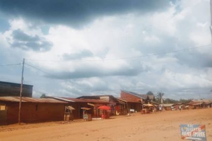 Photo du centre de la chefferie des Babila-Babombi