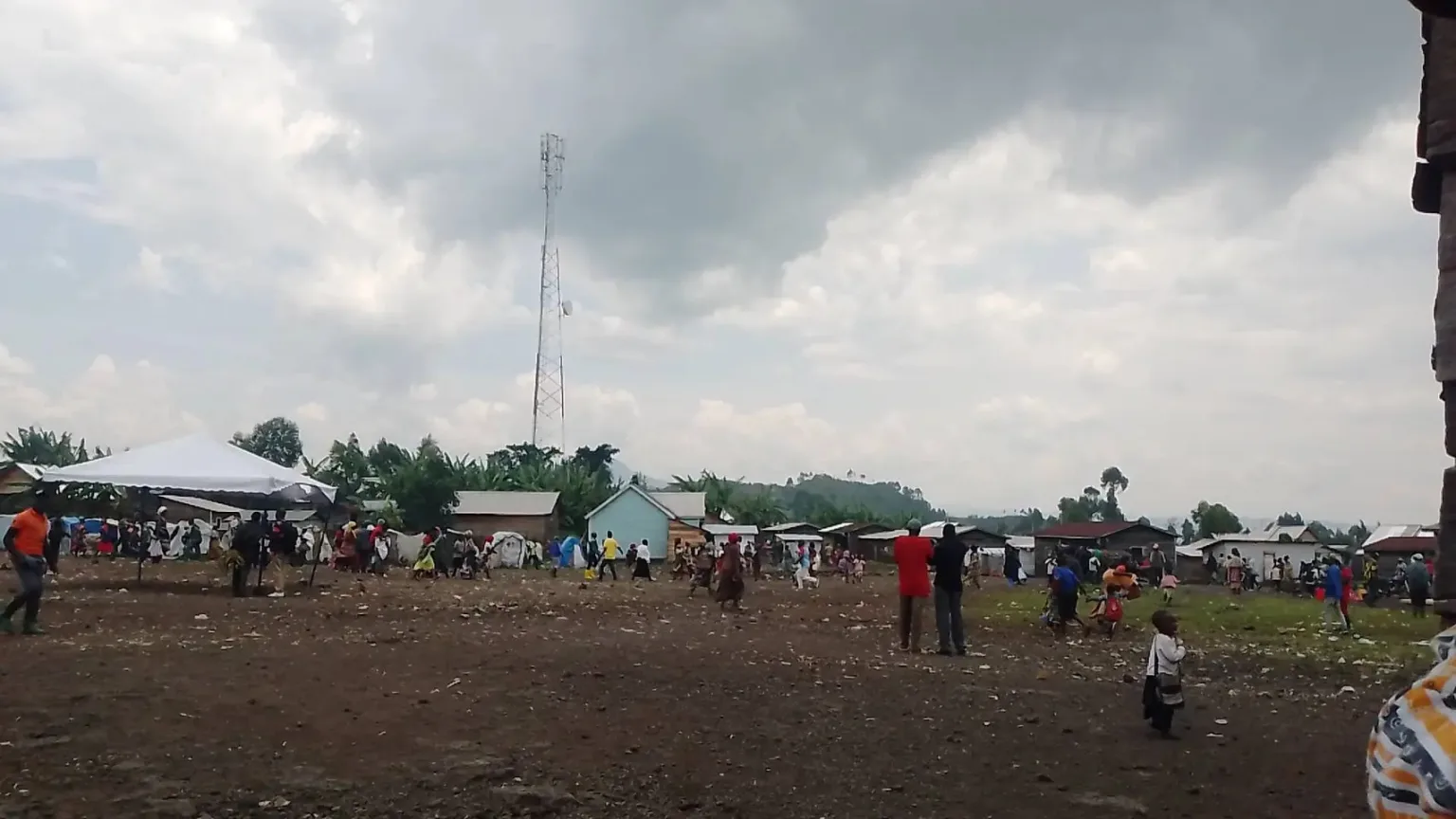 Plusieurs cabanes détruites par les eaux de pluie au camp de kanyaruchinya dans le territoire de Nyiragongo