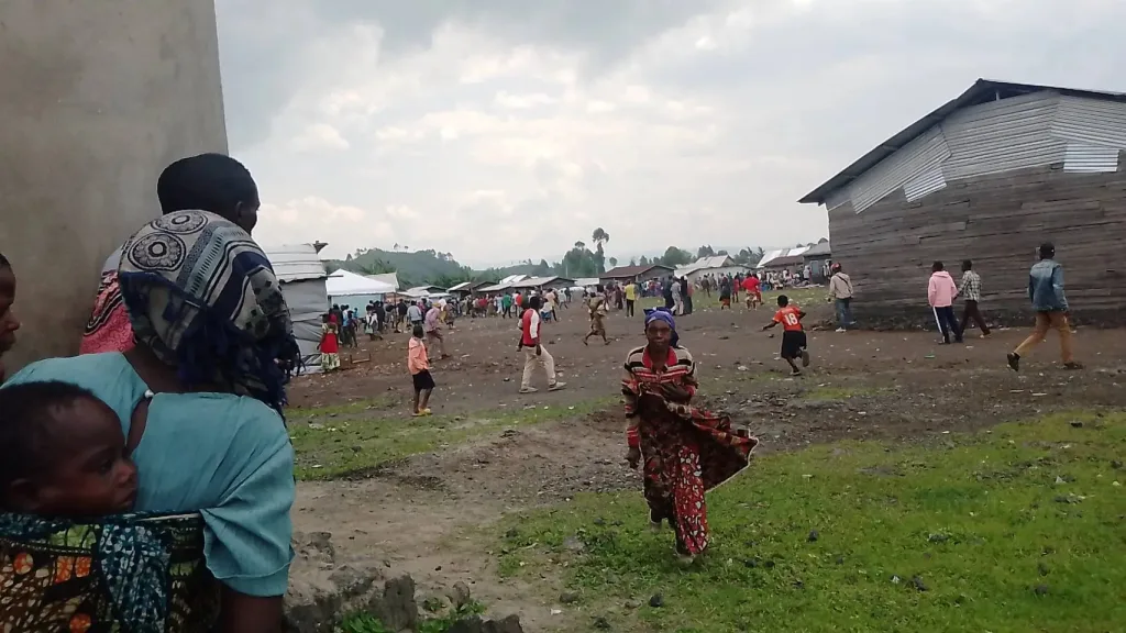 Plusieurs cabanes détruites par les eaux de pluie au camp de kanyaruchinya dans le territoire de Nyiragongo