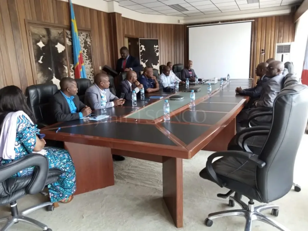 Les autorités de la Mairie de Goma et de la Banque de développement des États des grands lacs BDEGL, viennent de signer le contrat de construction et de modernisation du marché central des Virunga