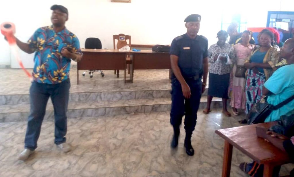 La police sensibilise une centaine de commerçants sur les engins explosifs improvisés