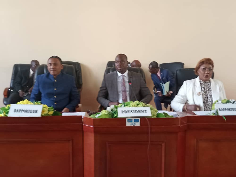 L'Assemblée provinciale de Kinshasa a rejeté la motion de défiance contre le gouverneur gentiny ngobila mbaka