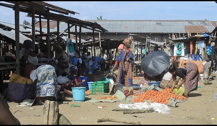 Vue du petit marché Mayangose-Kiprihani en commune de Ruwenzori