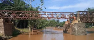 Mambasa : Suspension des travaux de réhabilitation du pont Ituri 2 au menu de la rencontre entre la société civile et l'administrateur du territoire Photo de tiers : Vue du pont ITURI 2 en pleine réhabilitation