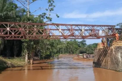 Photo de tiers : Vue du pont ITURI 2 en pleine réhabilitation