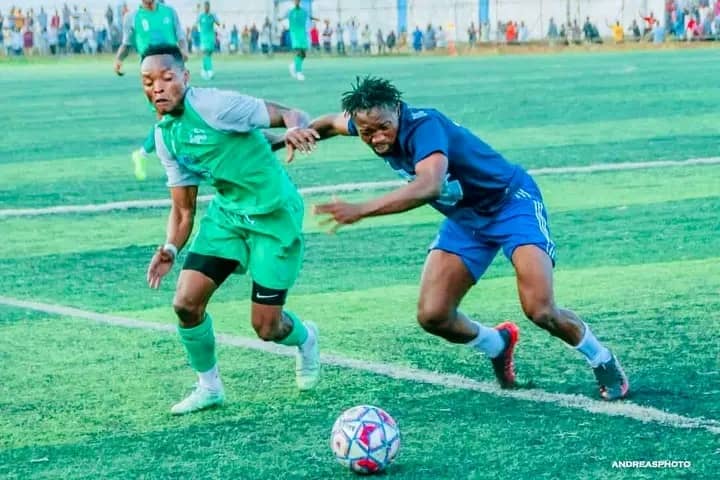 Un affrontement passionné sur le terrain vert dc virunga vs l'Académie Real de Bukavu