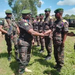 Photo de tiers : Le Lt général Mbangu Mashita à kididiwe avec les troupes