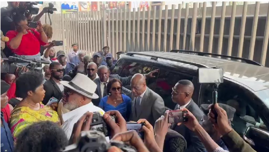 Martin FAYULU opposant viral à TSHISEKEDI en route pour dépose sa candidature à la CENI