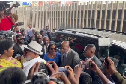 Martin FAYULU opposant viral à TSHISEKEDI en route pour dépose sa candidature à la CENI