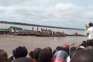 Naufrage à Mbandaka : le gouvernement durcit les mesures, en interdisant toute embarcation en bois sur les eaux de la RDC Naufrage à Mbandaka : le gouvernement durcit les mesures, en interdisant toute embarcation en bois sur les eaux de la RDC