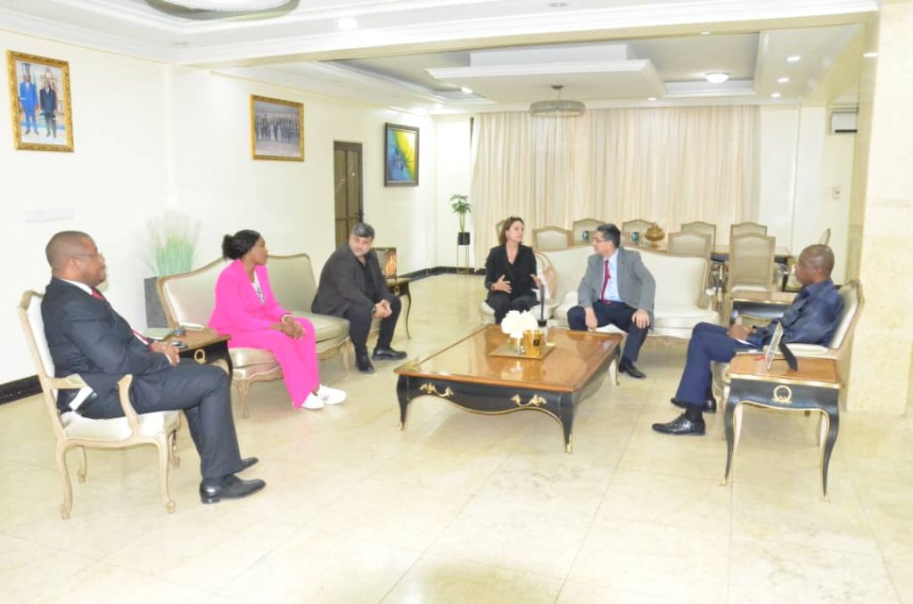 Le Gouverneur de la ville province de Kinshasa, Gentiny NGOBILA Mbaka , a annoncé pour bientôt le début de l'assainissement et de recyclage des déchets