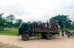 RDC-M23 : Un premier groupe d'étudiants prend la direction de Kisangani pour une formation paramilitaire Un premier groupe d'étudiants prend la direction de Kisangani pour une formation paramilitaire