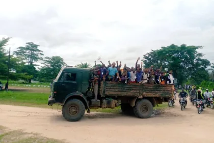 Un premier groupe d'étudiants prend la direction de Kisangani pour une formation paramilitaire