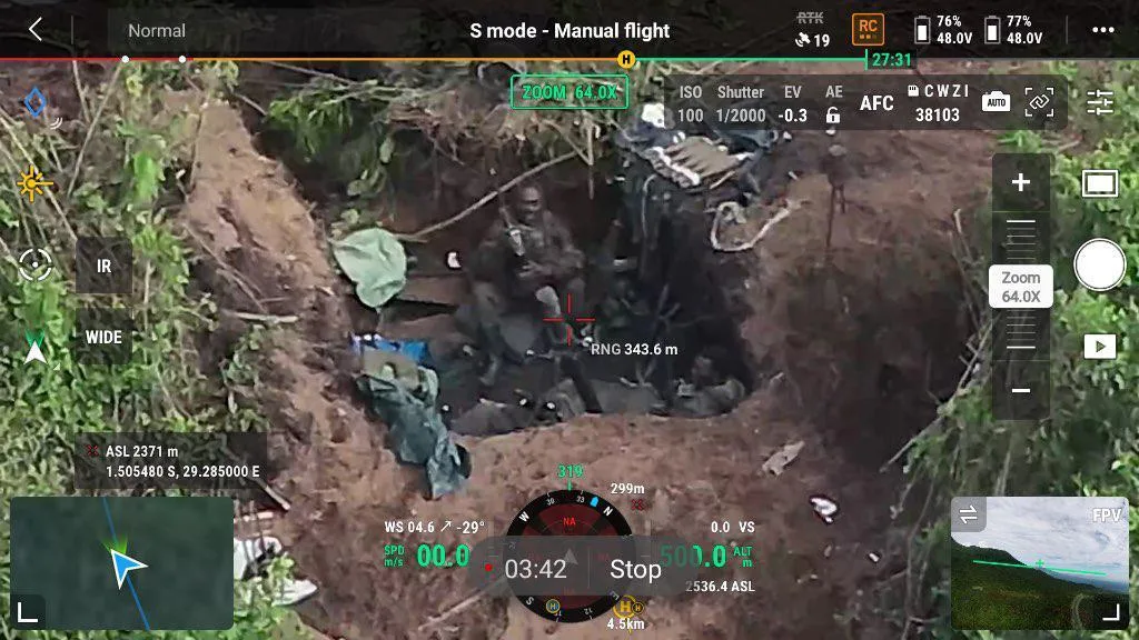 Images de l'incursion Rwandaise sur le territoire congolais, l’évacuation des militaires rwandais transportant leur morts sur des civières.