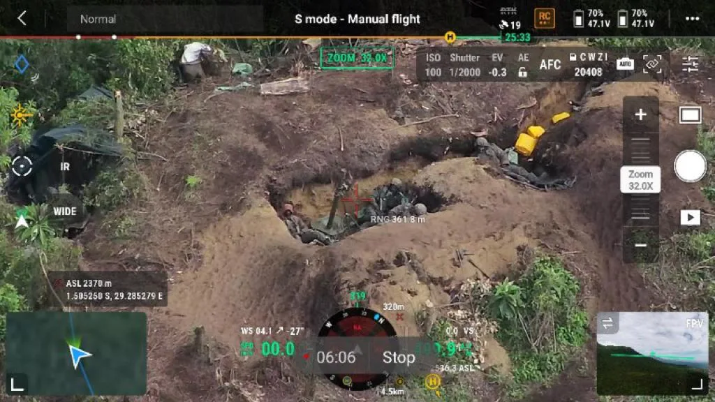 Images de l'incursion Rwandaise sur le territoire congolais, l’évacuation des militaires rwandais transportant leur morts sur des civières.