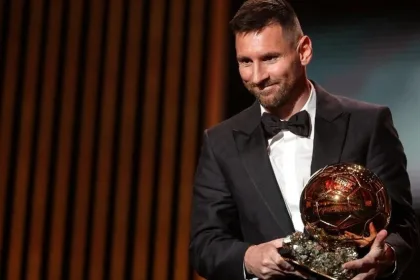 Lionnel Messi, l’attaquant de l’Inter Miami et ancien du FC Barcelone vient d’être sacré ballon d’or pour la huitième fois