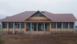 Photo de tiers : Vu du bâtiment administratif de la chefferie de Watalinga