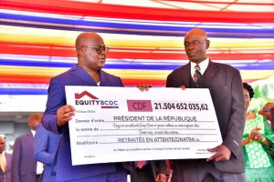 RDC : Félix TSHISEKEDI remet un chèque symbolique de plus de 21 milliards CDF pour la paie des retraités de l’ONATRA Félix TSHISEKEDI remet un chèque symbolique de plus de 21 milliards CDF pour la paie des retraités de l’ONATRA