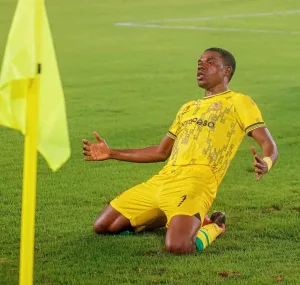 Le jeune international congolais Maxi Mpia Nzengele vit un début de saison tonitruant avec le Young africans