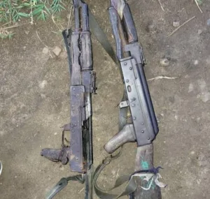 Photo d'illustration: Deux armes récupérées par les FARDC dans le secteur de Ruwenzori