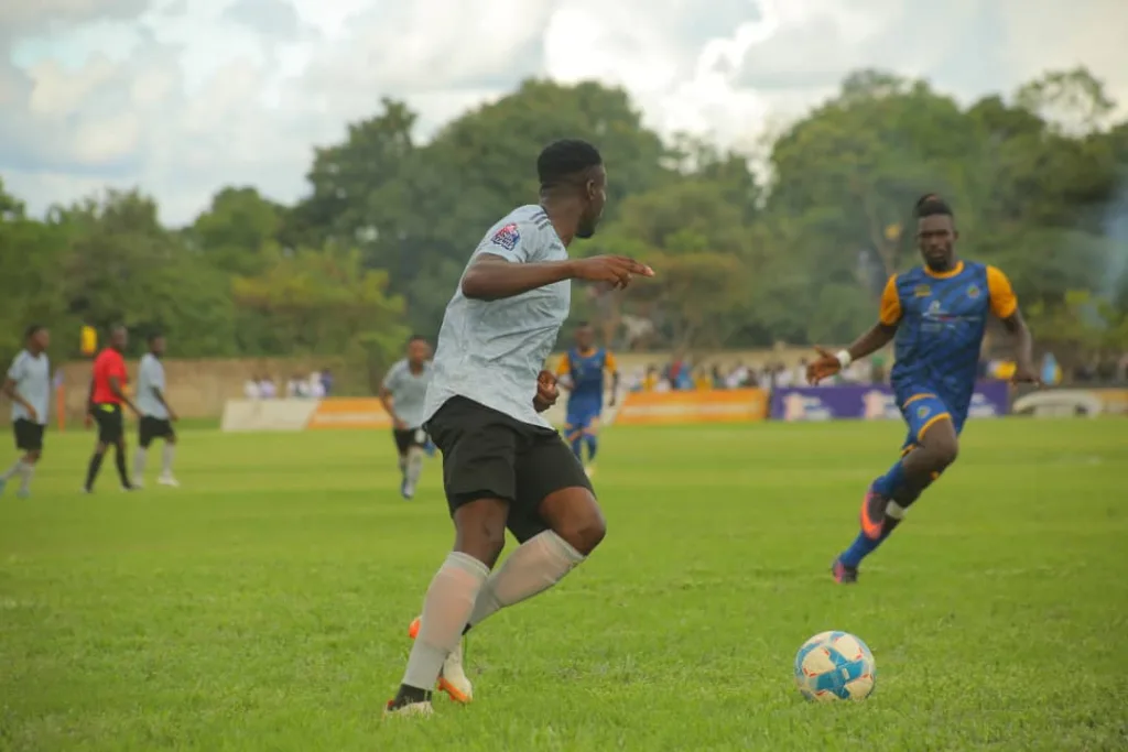 Le Jeune défenseur central Héritier LuLihoshi enchaîne avec des titularisations et des récompenses individuelles en Tanzanie