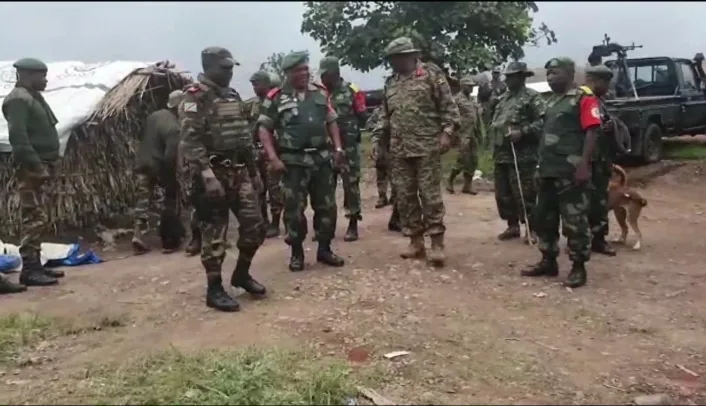 Photo d'illustration : Le lieutenant général Kayanja Muhanga et le coordonateur des opérations conjointes FARDC-UPDF à Beni