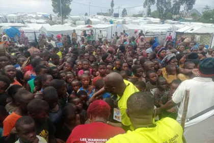 Les fans de Fally Ipupa de Goma au chevet des enfants déplacés du site Don Bosco Ngangi à Nyiragongo