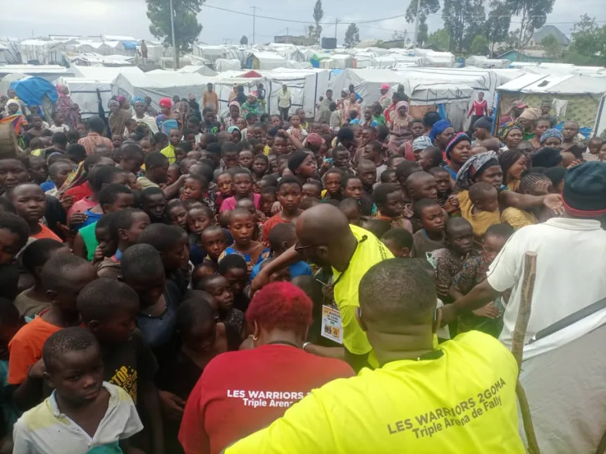 Les fans de Fally Ipupa de Goma au chevet des enfants déplacés du site Don Bosco Ngangi à Nyiragongo