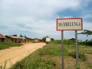 Photo d'illustration : entrée du village Mambelenga