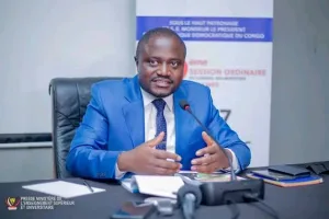 RDC : « Vous devez défendre le pays » MUHINDO ZANGI aux étudiants au centre d’entraînement de Bangamisa dans la Tshopo Le ministre de l'ESU Muhindo Nzangi Butondo