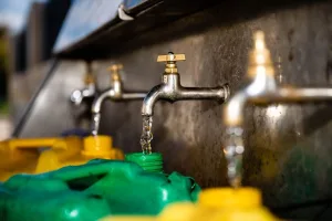 une pénurie d’eau potable inquiète la population de Mukwidja