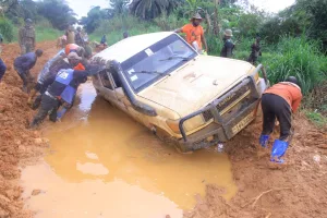 Ituri : Un délai de 4 jours accordé à l'Office des Routes pour achever la réhabilitation du Pont Ituri 2 Vu de l'état actuel dela RN4 axe komanda-Luna © photo Reagan Lebisabo/Kivumornigpost octobre 2023.