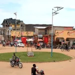 Vue du rond point central de la cité d'Oicha, chef-lieu du territoire de Beni