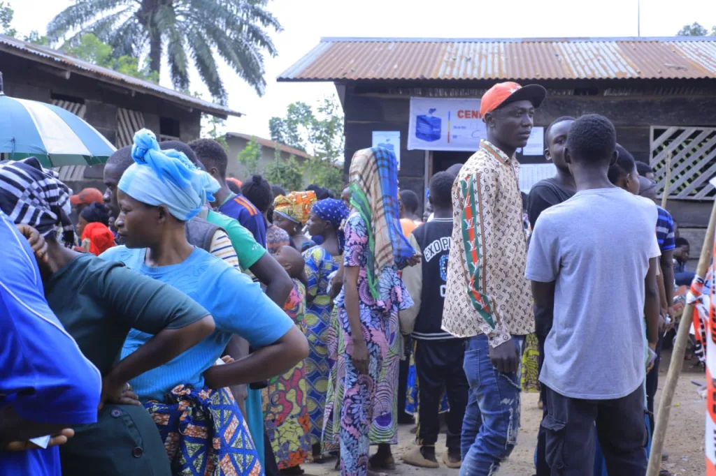 Vu du bureau de vote à l'EP Emmaüs, dans le quartier Boikene, cellule Bel Air