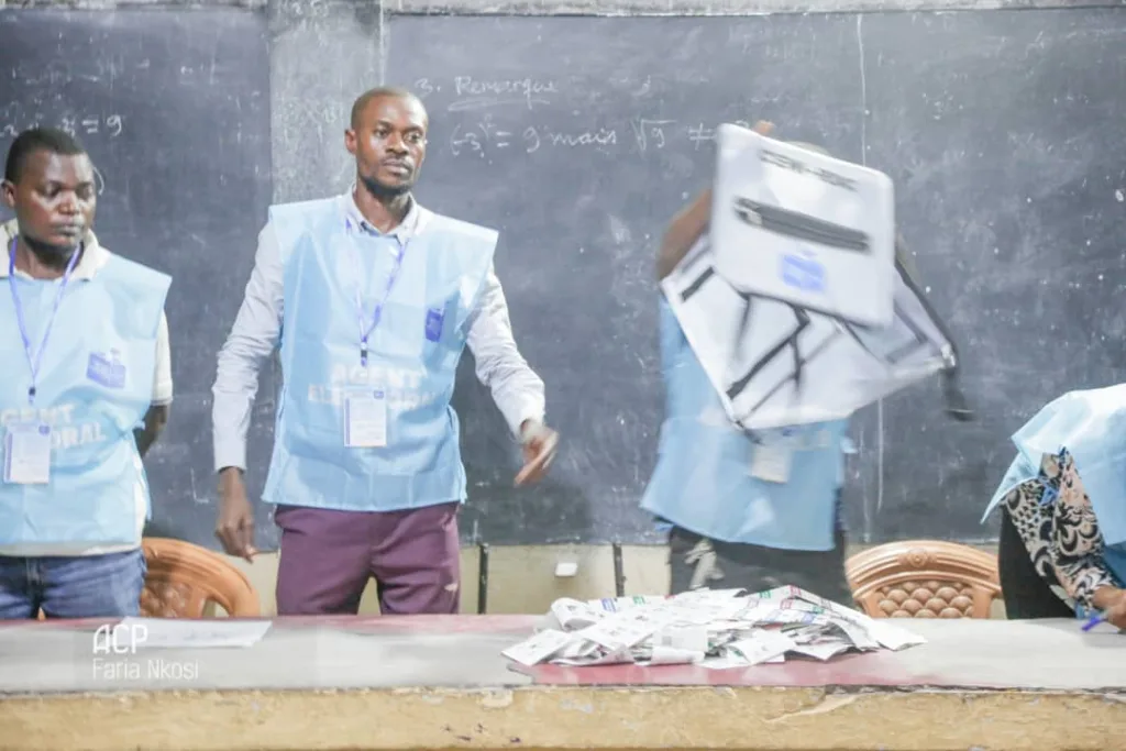 Photo d'illustration : Dans un bureau de vote