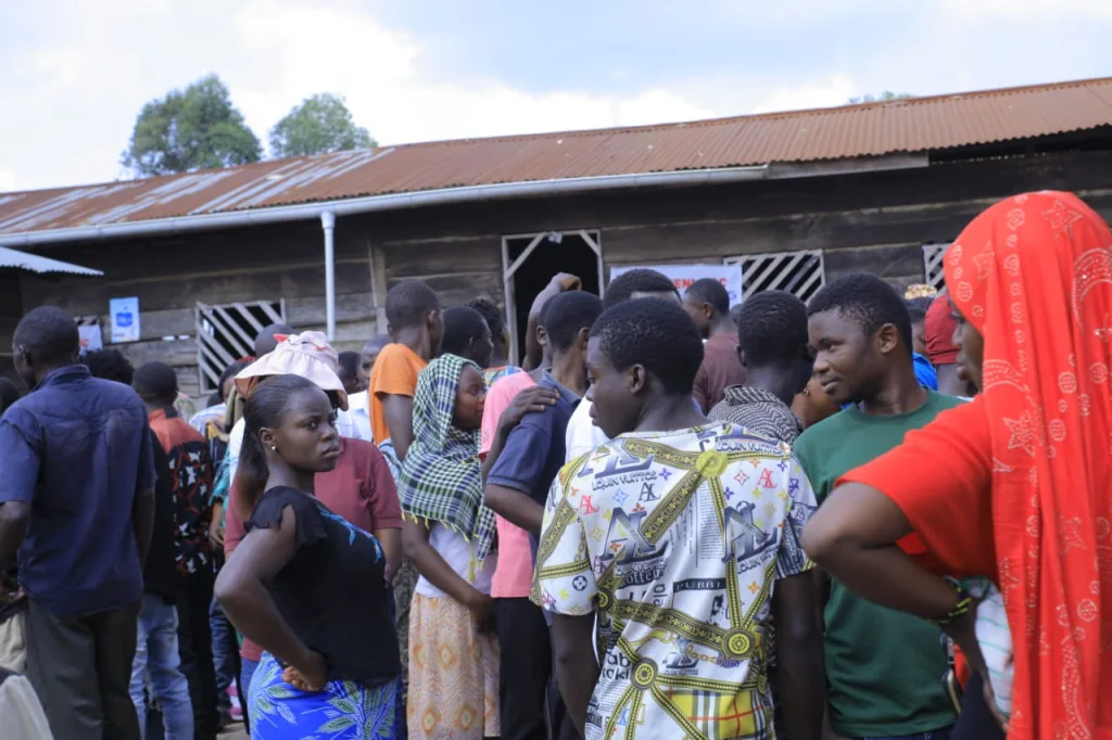 Vu du bureau de vote à l'EP Emmaüs, dans le quartier Boikene, cellule Bel Air