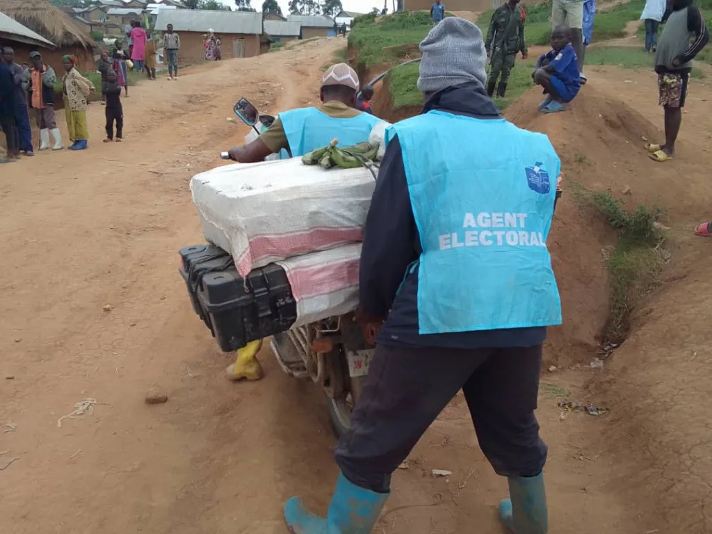 Photo d'illustration : Les kits électoraux déployés à Buleusa en territoire de Walikale