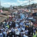 Le candidat numéro 3 Moïse Katumbi en pleine procession à Boma avant son meeting. Kinza vuete et Moanda attendent aussi leur tour pour marquer la fin de l'étape du kongo central.