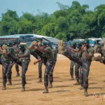 Au-moins 566 étudiants dont 29 filles ont terminé leur formation paramilitaire d'un mois à Kisangani dans le cadre de constituer la réserve de l'armée pour défendre le pays