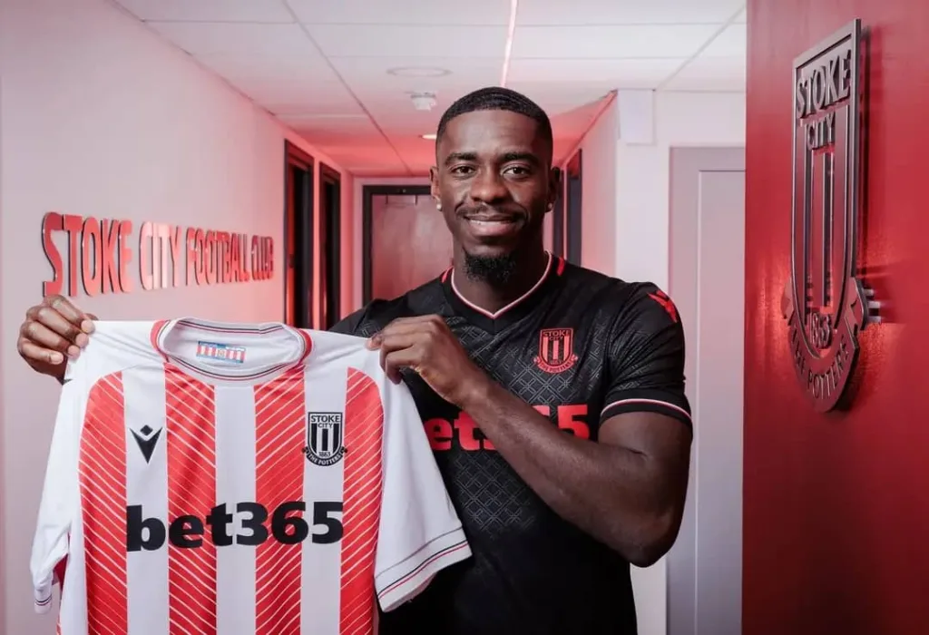 L'international Congolais, défenseur central Axel Tuanzebe