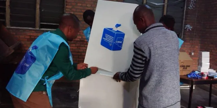 Photo d'illustration : Installation des matériels dans un bureau de vote