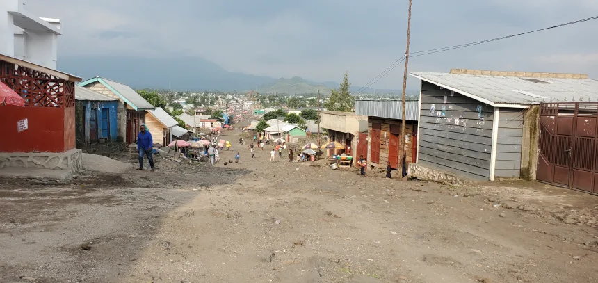 Des hommes munis d'armes à feu ont tué lundi soir un habitant sur avenue Balindu au quartier Ndosho