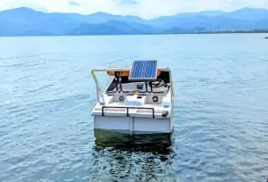 Victoire CHITULI construit un bateau pour éviter les naufrages sur le lac-Kivu