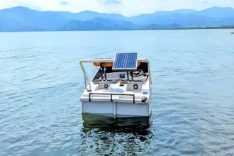 Victoire CHITULI construit un bateau pour éviter les naufrages sur le lac-Kivu