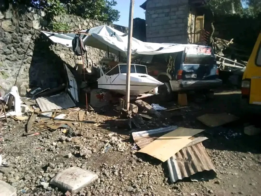 Victoire CHITULI construit un bateau pour éviter les naufrages sur le lac-Kivu