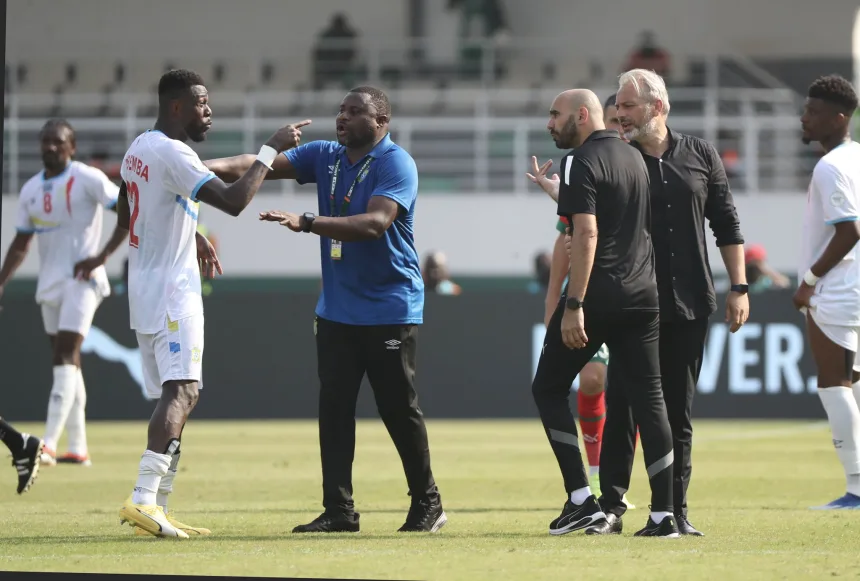 L'altercation de Chancel Mbemba et Walid regragui divise la toile