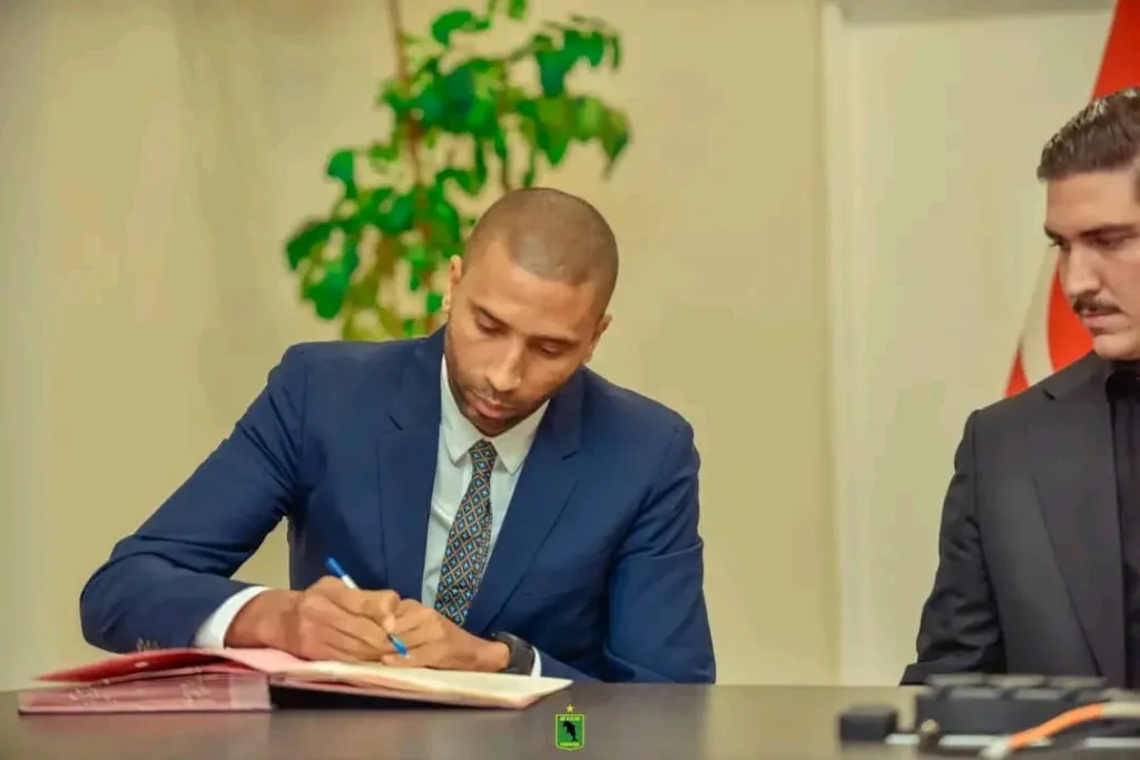 L'ancien défenseur international marocain Abdeslam Ouaddo qui conduira l'AS Vclub lors de la phase des playoff du championnat national de la RDC